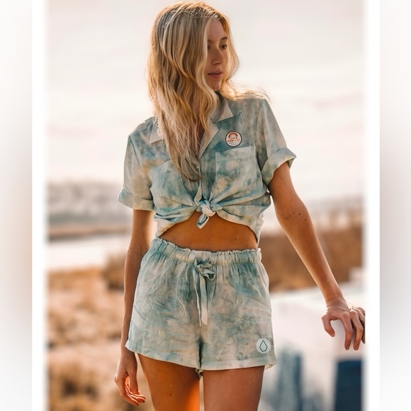 NWT Volcom Women’s Outerbanks Sarah Cameron Top-RARE - Picture 4 of 6